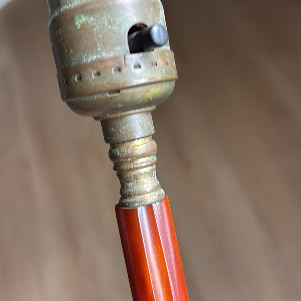 Vintage Art Deco Butterscotch Bakelite Lamp With Black Base - Picture 10 of 16